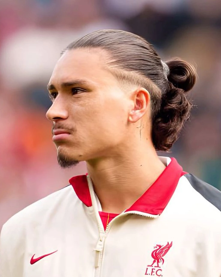 Darwin Nunez tied back long soccer player hairstyle