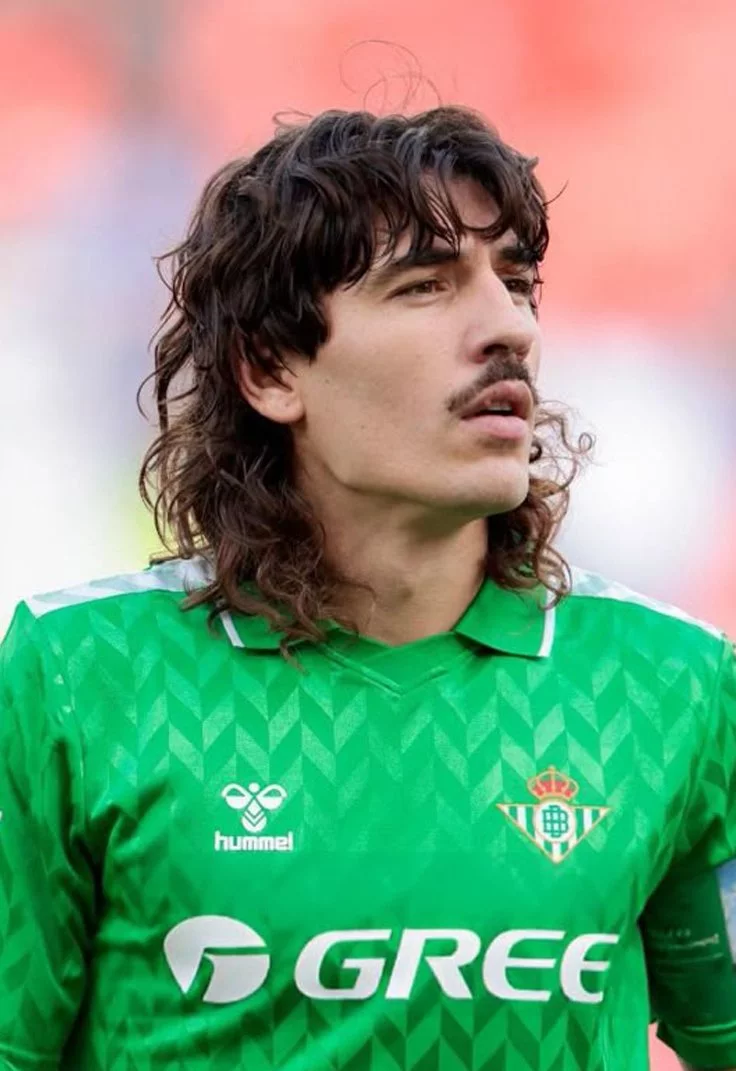 Hector Bellerin modern mullet soccer player haircut