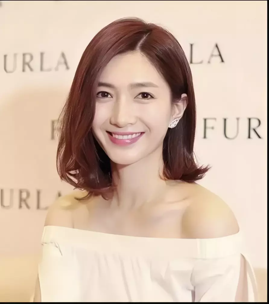 chic_asymmetrical_bob