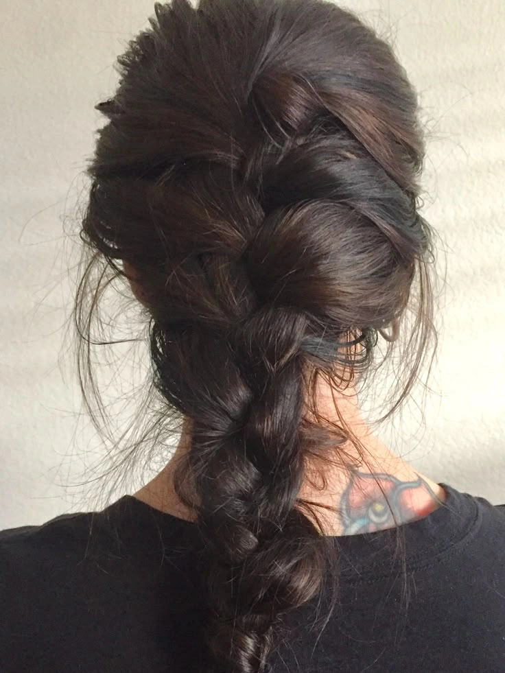 Messy braid with relaxed texture and pancake technique for boho look