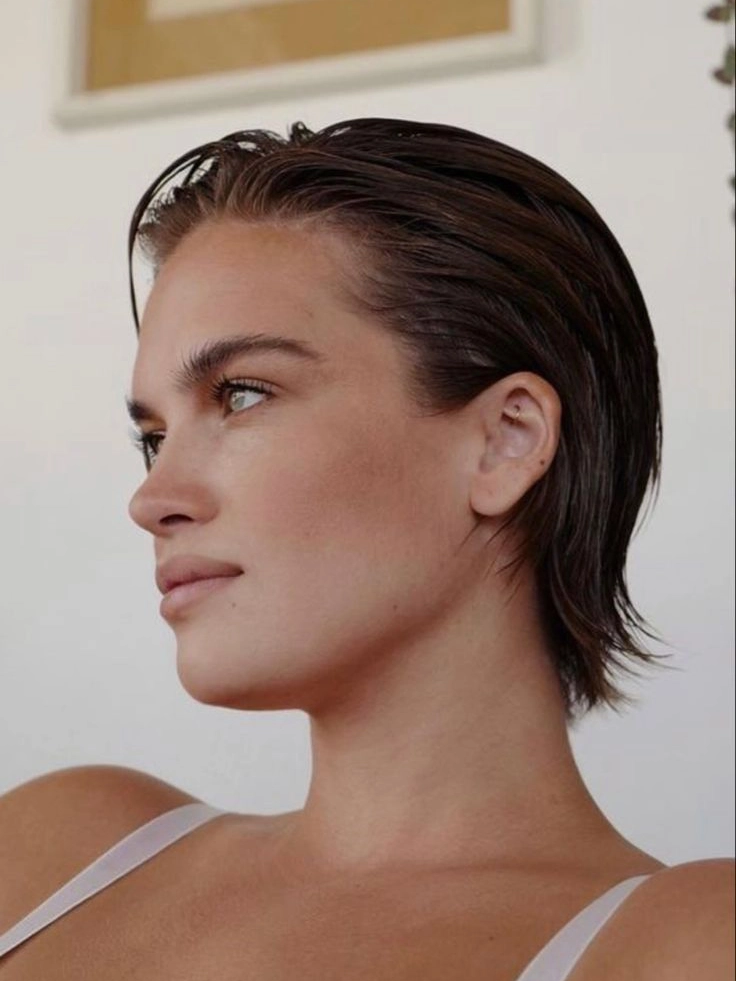 Slicked-back hairstyle with matte pomade, scalp-grazing finish
