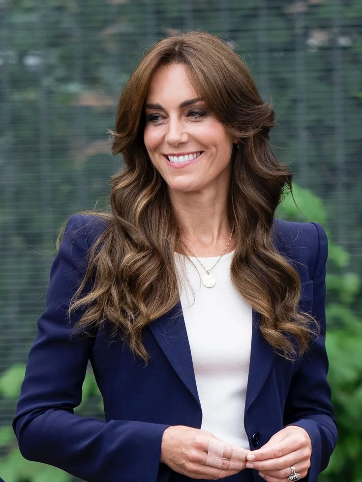 modern royal hair, Queen's hairstyle